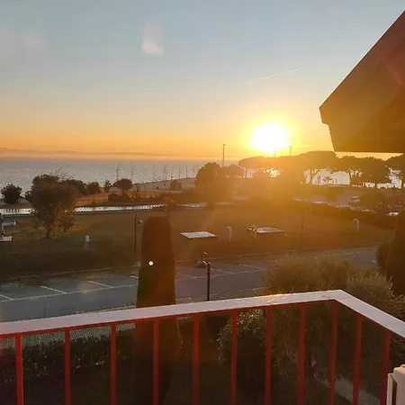 Sunrise Lake View * シルミオーネ