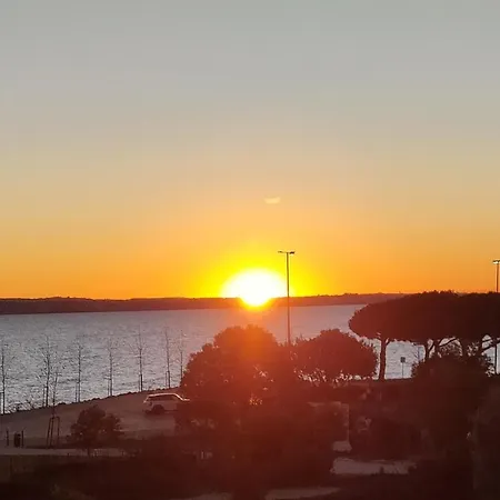 アパート Sunrise Lake View シルミオーネ